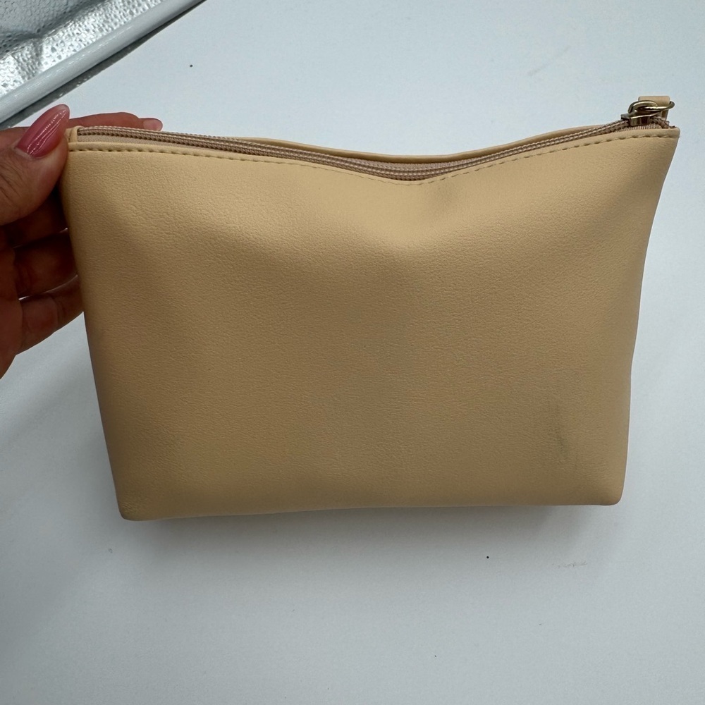 Emirates His & Hers Business Class Bvlgari Amenity Bags - Picture 11 of 12